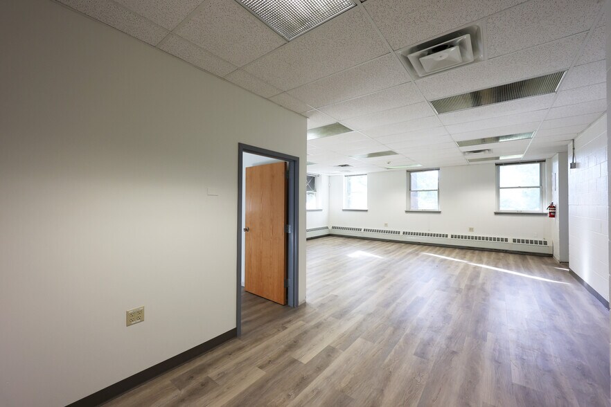 More Photos Of 3 3rd St, Bordentown Office For Lease