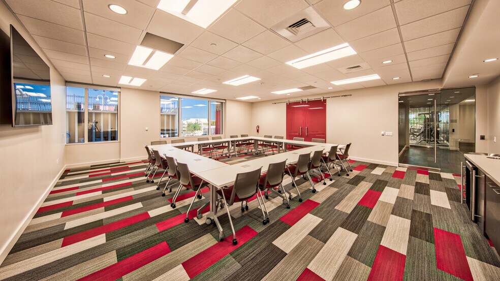 More Photos Of 112 E Pecan St, San Antonio Office For Lease