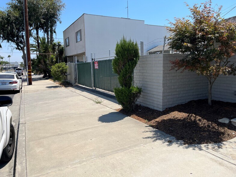 More Photos Of 1840 E 29th St, Long Beach Contractor Storage Yard For Lease
