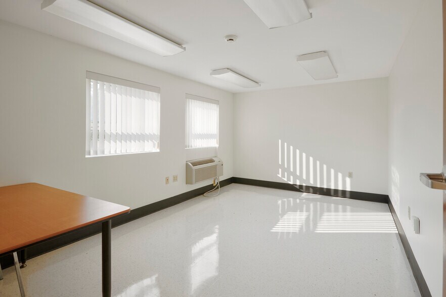 More Photos Of 7401 S Broadway, Red Hook Office For Sale