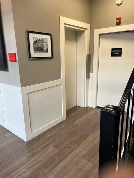 More Photos Of 1-27 S Ocean Ave, Patchogue Office For Lease