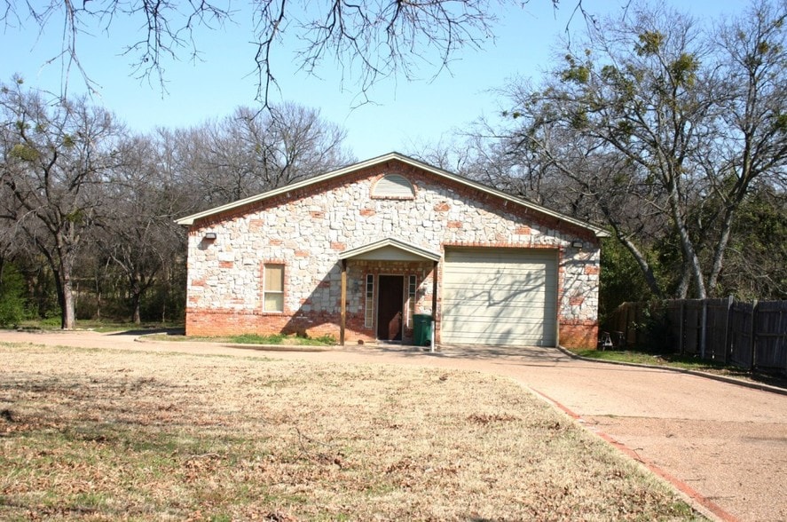 Primary Photo Of 703 Main St, Lake Dallas Showroom For Sale