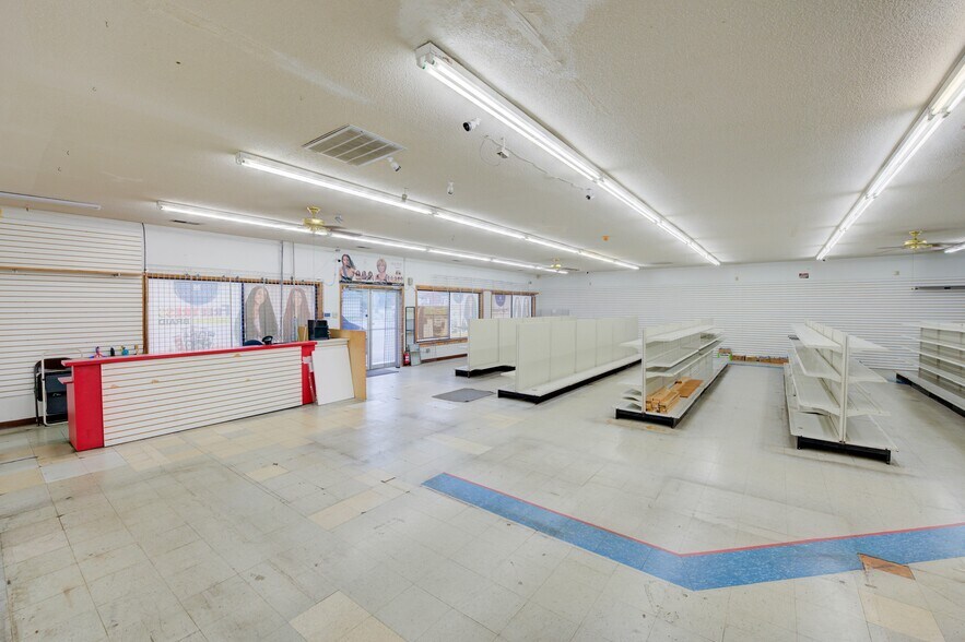 More Photos Of 2105 Decker Blvd, Columbia Freestanding For Sale