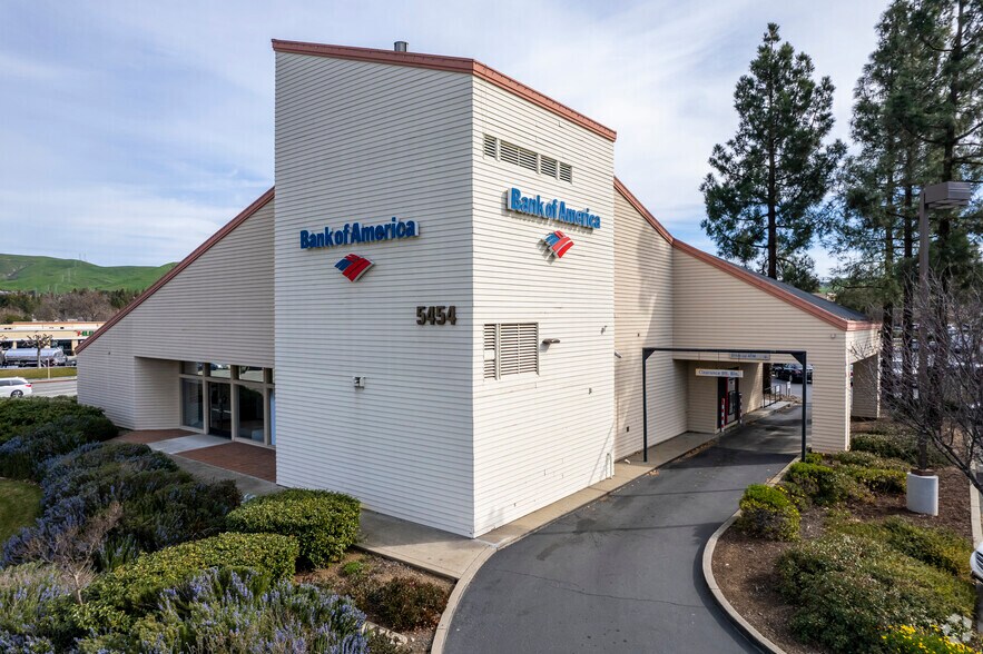 More Photos Of 5400 Ygnacio Valley Rd, Concord Unknown For Lease