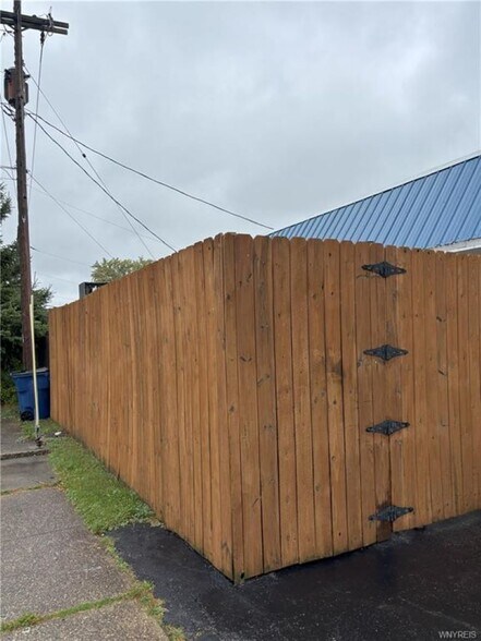 More Photos Of 744 Millersport Hwy, Amherst Freestanding For Sale