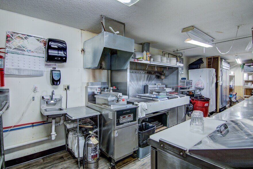 More Photos Of 115 Diamond St N, Ridgeland General Retail For Sale