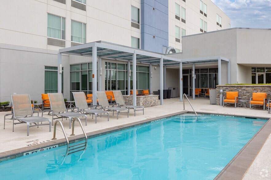 20303 Chasewood Park Dr, Houston, TX 77070 Hotel For Sale