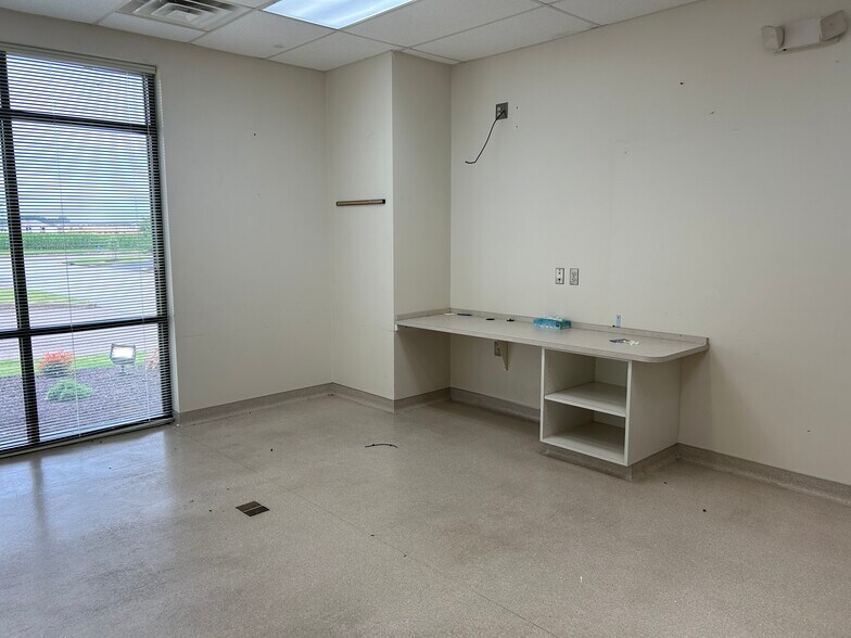 More Photos Of 213-221 Sterling Farm Dr, Jackson Medical For Lease