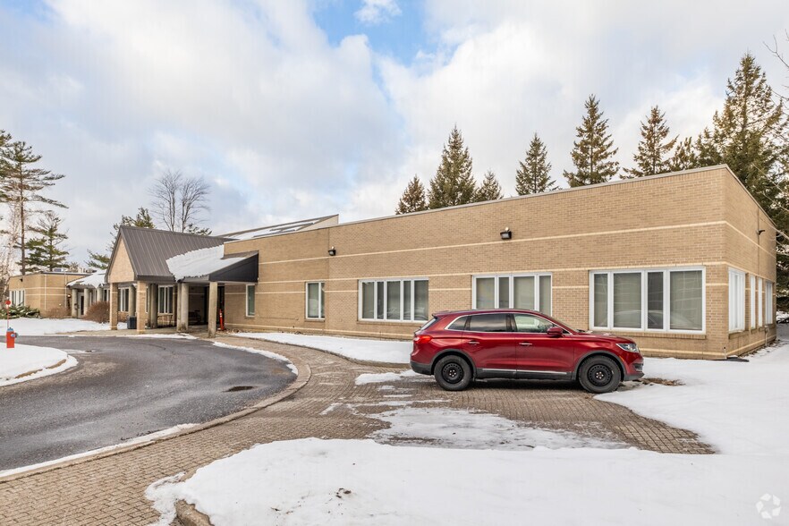 More Photos Of 15 Auriga Dr, Ottawa Office For Lease