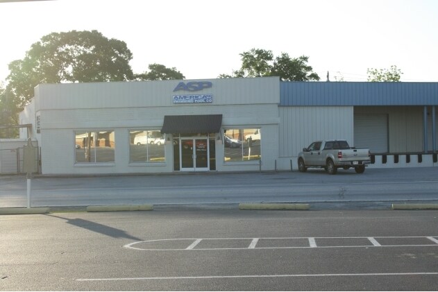 More Photos Of 4702-4718 Hamilton Rd, Columbus Showroom For Lease