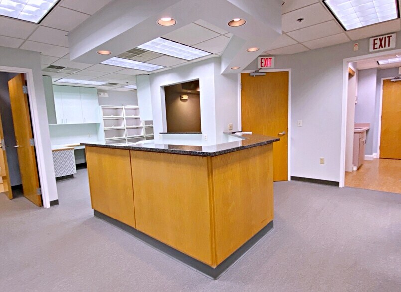 More Photos Of 3 Woodland Rd, Stoneham Medical For Sale
