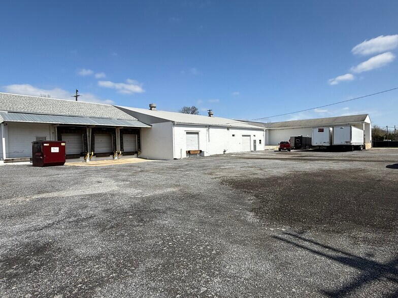 More Photos Of 175 Willow St, Toughkenamon Warehouse For Lease