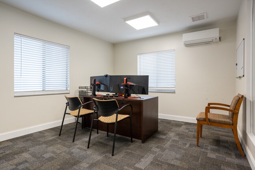 More Photos Of 418 SW 140th Ter, Newberry Unknown For Lease