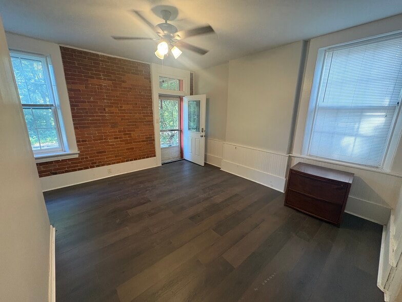 More Photos Of 114 Wellington Pl, Cincinnati Office Residential For Lease