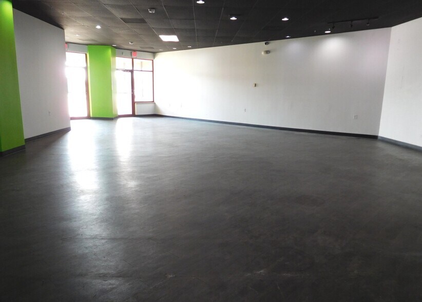 More Photos Of 2405 Essington Rd, Joliet General Retail For Lease