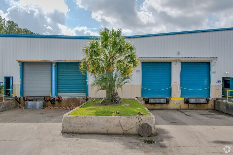 More Photos Of 436 Industrial Rd, Summerville Distribution For Lease