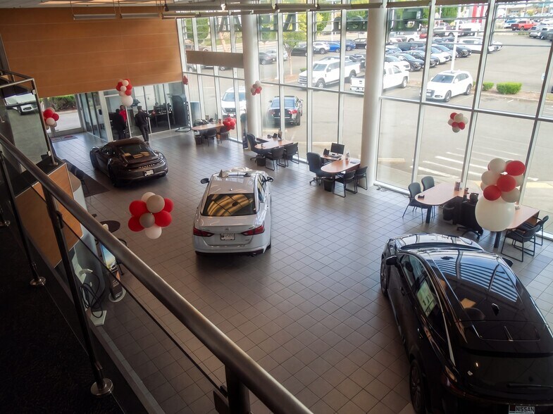 More Photos Of 16042 1st Ave S, Burien Auto Dealership For Sale