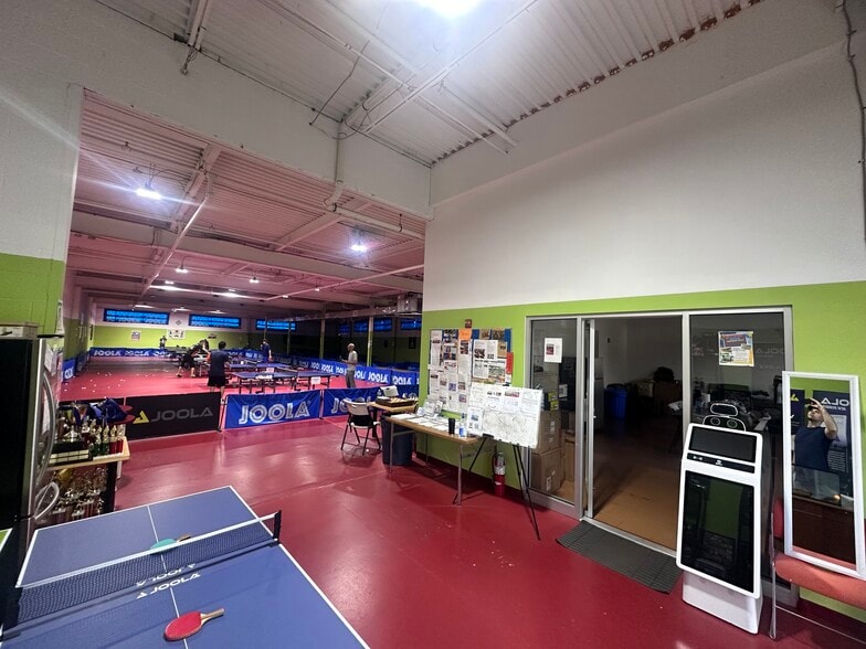 More Photos Of 10 Fadem Rd, Springfield Warehouse For Lease