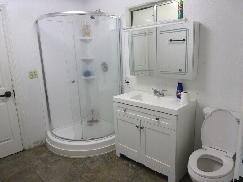 More Photos Of 12652 Prosperity, Tulare Flex For Lease