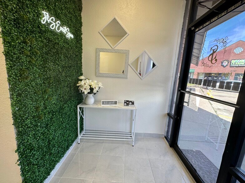 More Photos Of 5747-5757 Samuell Blvd, Dallas Unknown For Lease