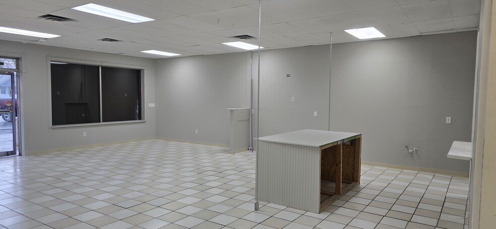 More Photos Of 17003 E US Highway 24, Independence General Retail For Lease