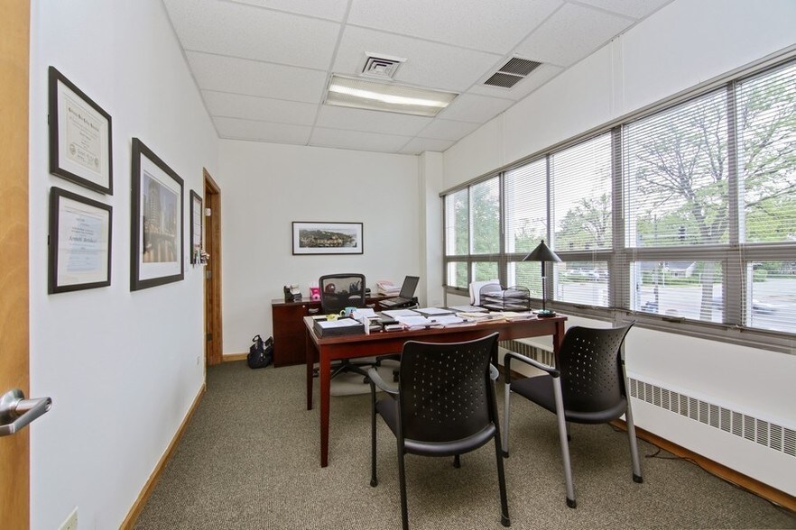 More Photos Of 1132 Waukegan Rd, Glenview Medical For Sale