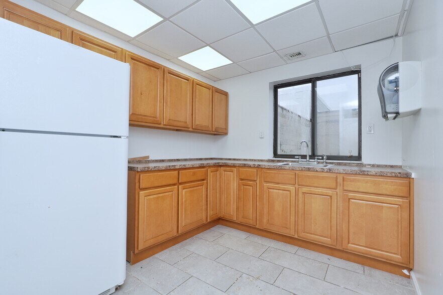 More Photos Of 2215 Hendrickson St, Brooklyn Medical For Sale