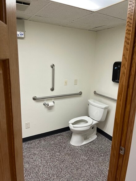 More Photos Of 526 W Wisconsin Ave, Appleton Medical For Lease