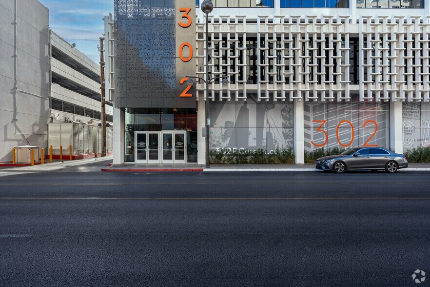 More Photos Of 302 E Carson Ave, Las Vegas Office For Lease