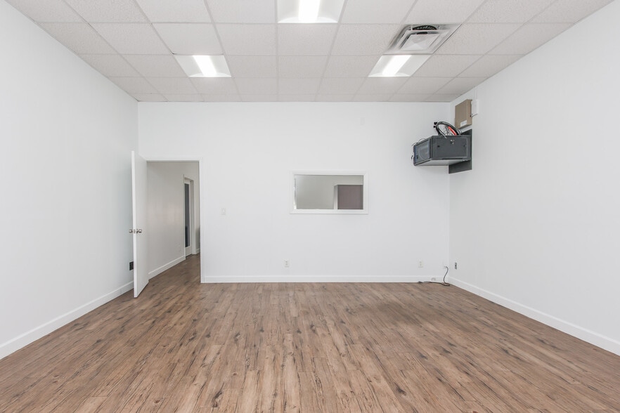 More Photos Of 3501 NW 10th Ave, Oakland Park Warehouse For Lease