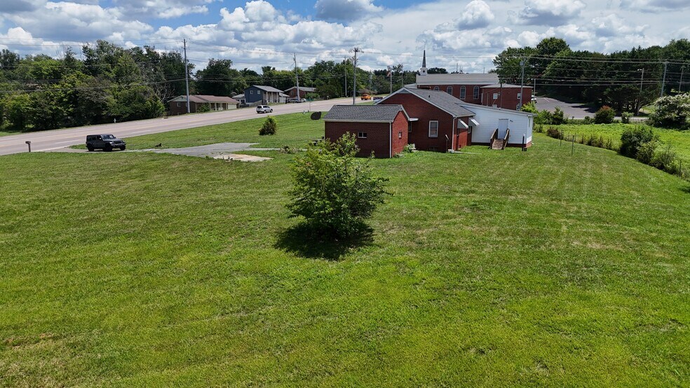 More Photos Of 5207 N Roan St, Gray Specialty For Sale