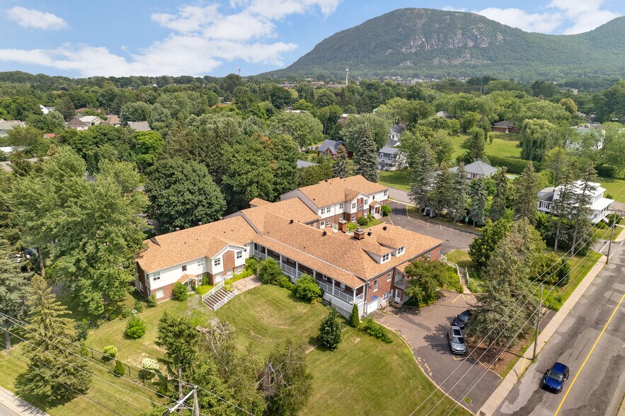 More Photos Of 21 Rue Messier, Mont-saint-hilaire Apartments For Sale