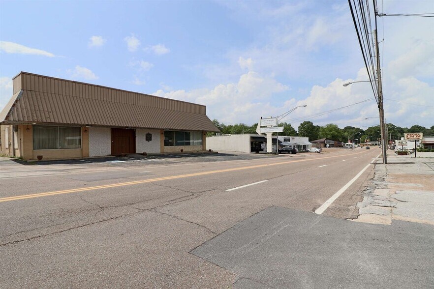 More Photos Of 617 N 22nd Ave, Humboldt Office For Sale