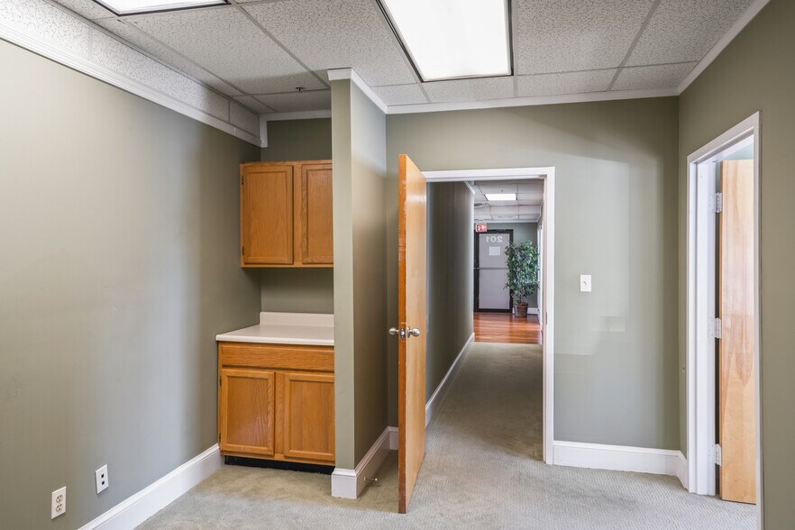 More Photos Of 602 S King St, Leesburg Medical For Sale