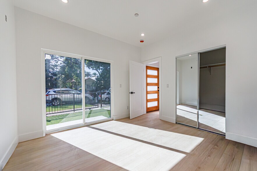 More Photos Of 5209 W 20th St, Los Angeles Multifamily For Sale