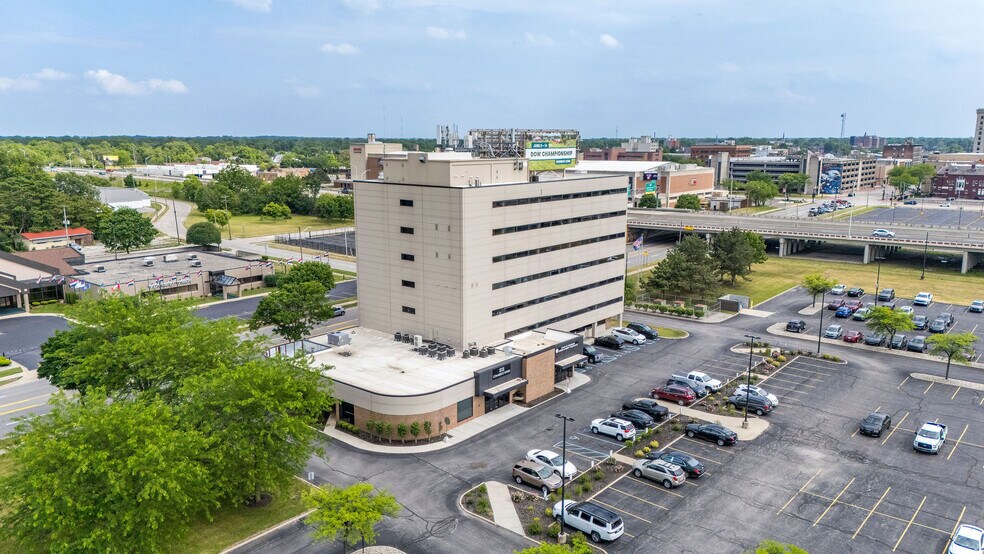 More Photos Of 515 N Washington Ave, Saginaw Office For Lease
