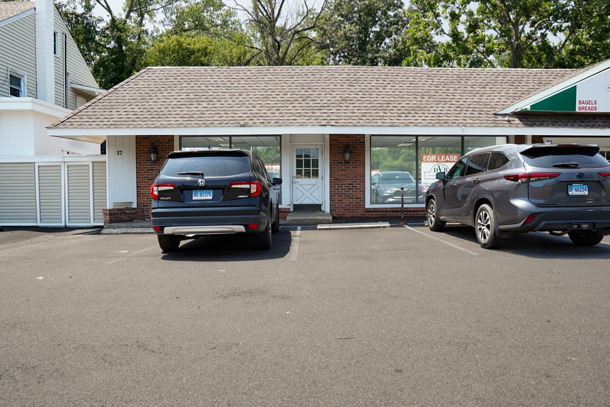 More Photos Of 17 Danbury Rd, Wilton Freestanding For Lease
