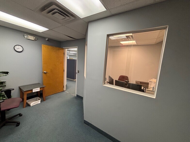 More Photos Of 1654 King St, Enfield Office For Lease