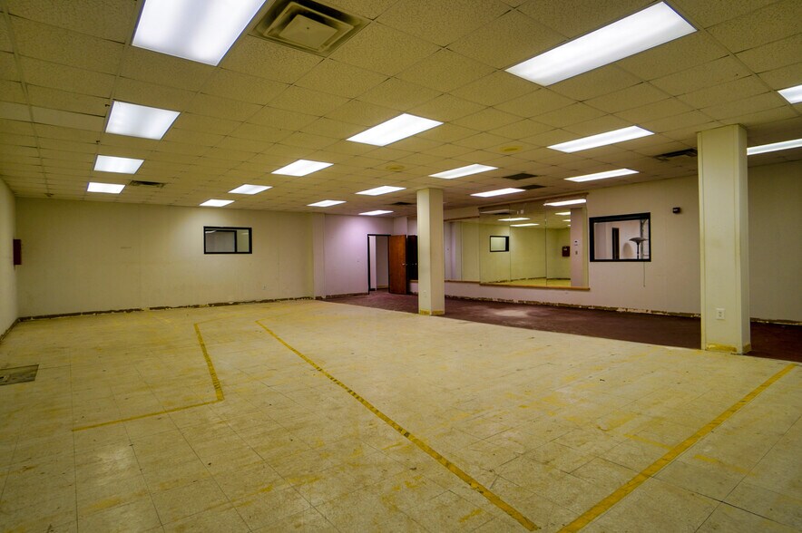 More Photos Of 8 NW 8th St, Oklahoma City Light Manufacturing For Lease