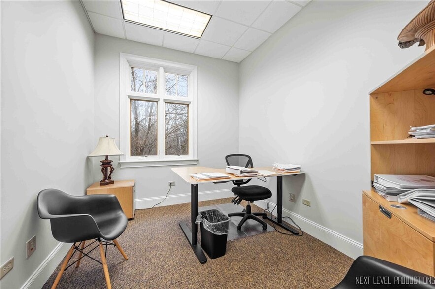 More Photos Of 400 Knoll St, Wheaton Office For Sale