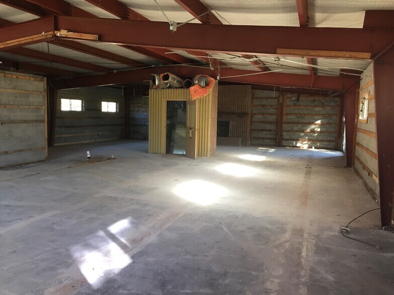 More Photos Of 301 NE 20th St, Lawton Warehouse For Sale