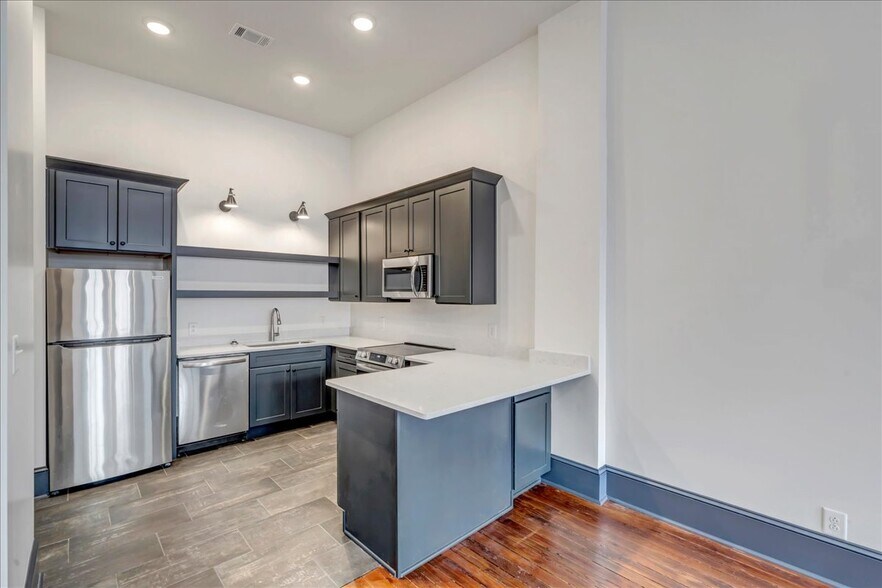 More Photos Of 362 2nd St, Macon-Bibb Storefront Retail Residential For Sale