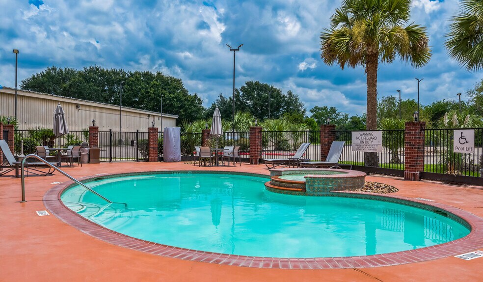 More Photos Of 46300 Interstate 10, Winnie Hotel For Sale