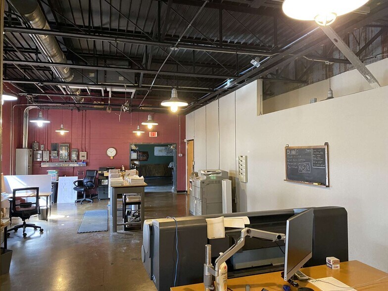 More Photos Of 1232 E Trafficway, Springfield Office For Sale