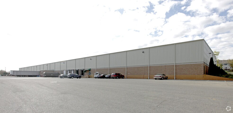 More Photos Of 575-585 Prospect St, Lakewood Warehouse For Lease