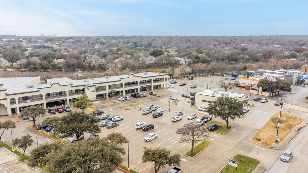 More Photos Of 11613-11617 N Central Expy, Dallas Unknown For Lease