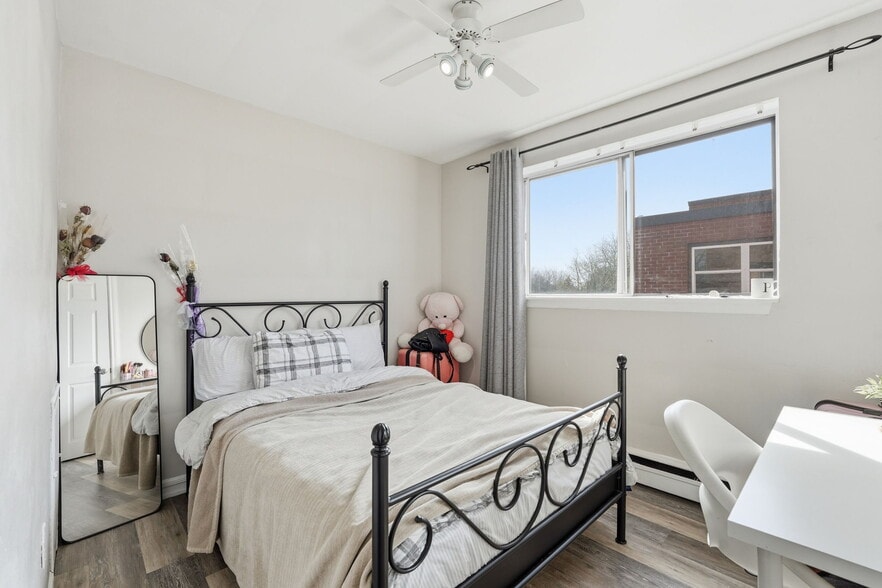 More Photos Of 1254 Fennell Ave E, Hamilton Apartments For Sale
