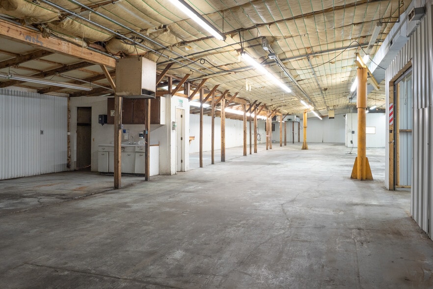 More Photos Of 10535 Highway 53 W, Talking Rock Service For Sale