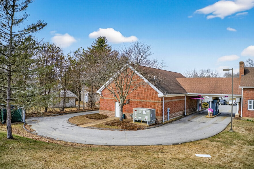 More Photos Of 60-62 Hyde Ave, Vernon Storefront Retail Office For Sale