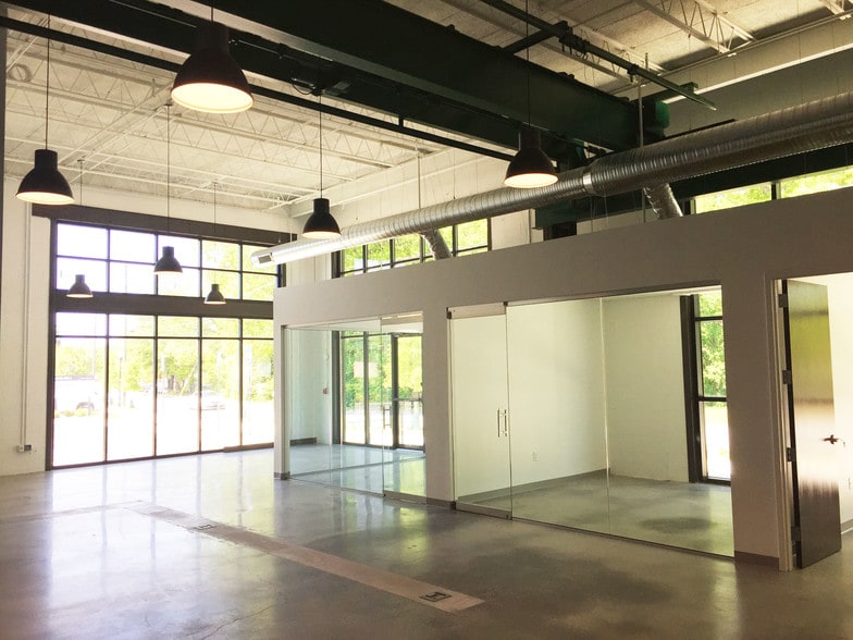 More Photos Of 5553 Peachtree Rd, Chamblee Loft Creative Space For Lease